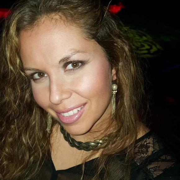 Meet your Posher, Sandie - Picture 1 of 1